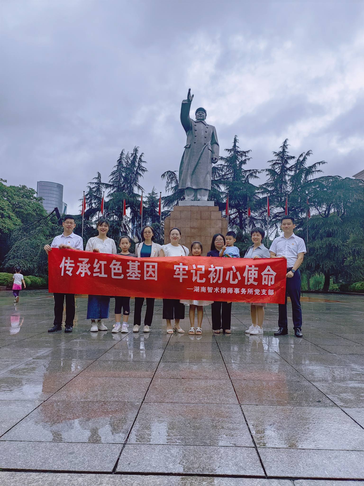 忆往昔峥嵘岁月，明初心砥砺向前